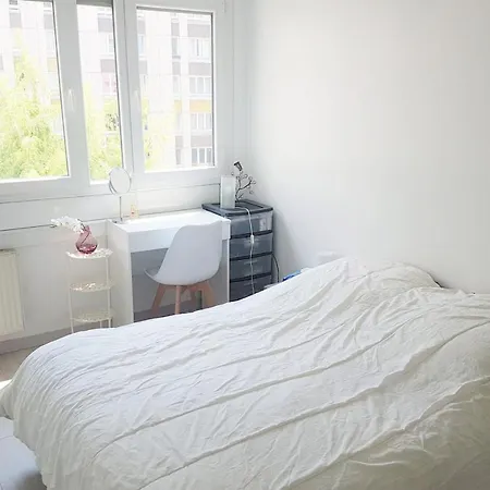 Quiet And Spacious With 2 Bedrooms Appartamento Parigi
