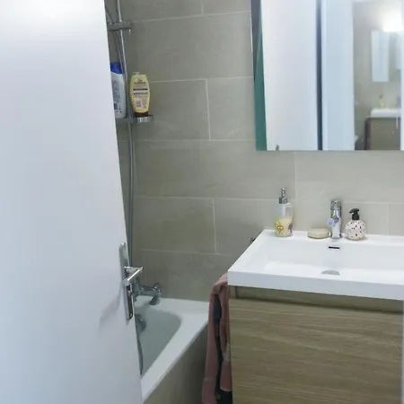 Appartamento Quiet And Spacious With 2 Bedrooms Parigi